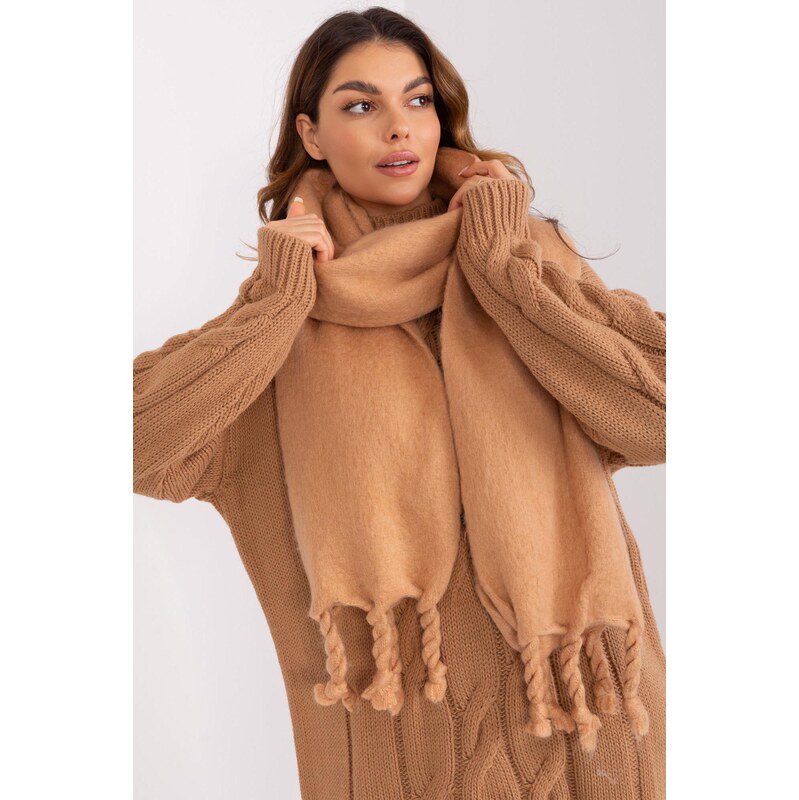 MladaModa Hřejivá jednobarevná šála s třásněmi model 50220 barva camel 101244710