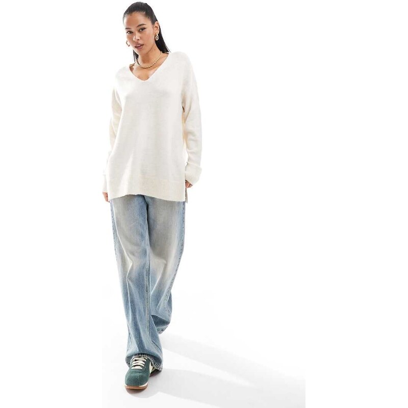 Vero Moda longline soft jumper in cream-White