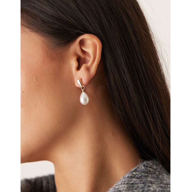 DesignB London minimal pearl drop earrings in gold