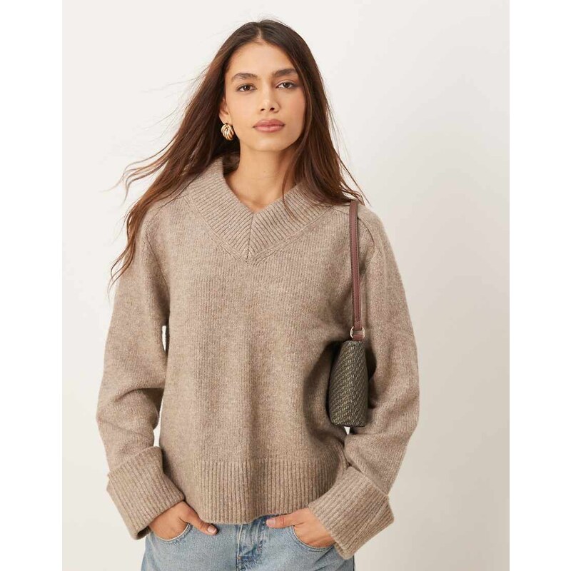 Abercrombie & Fitch v neck knit jumper in beige-Grey 109336489