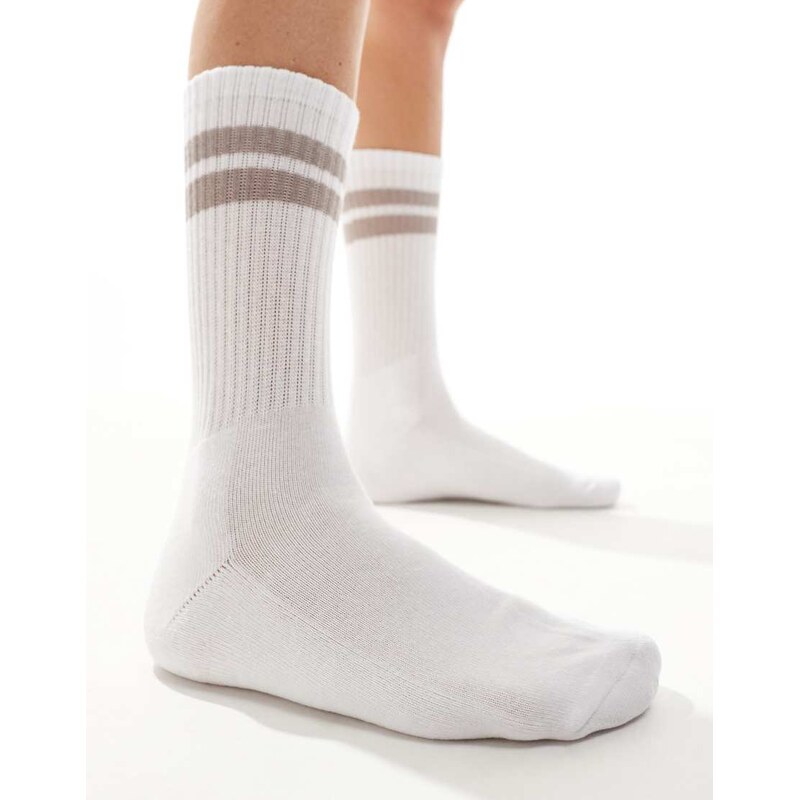 Vero Moda sporty ribbed socks in white and brown 102968020