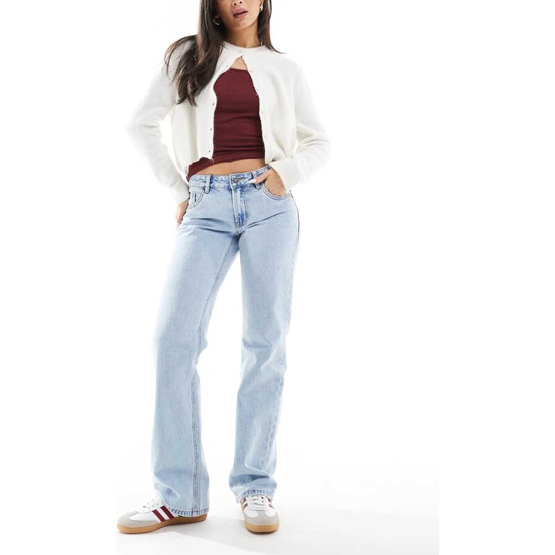 Stradivarius low waisted straight fit jeans in light blue 106695716