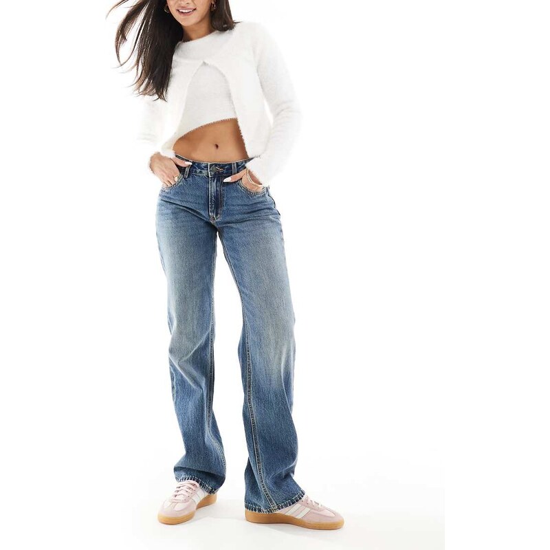 Stradivarius low waisted straight fit jeans in light blue 106700326