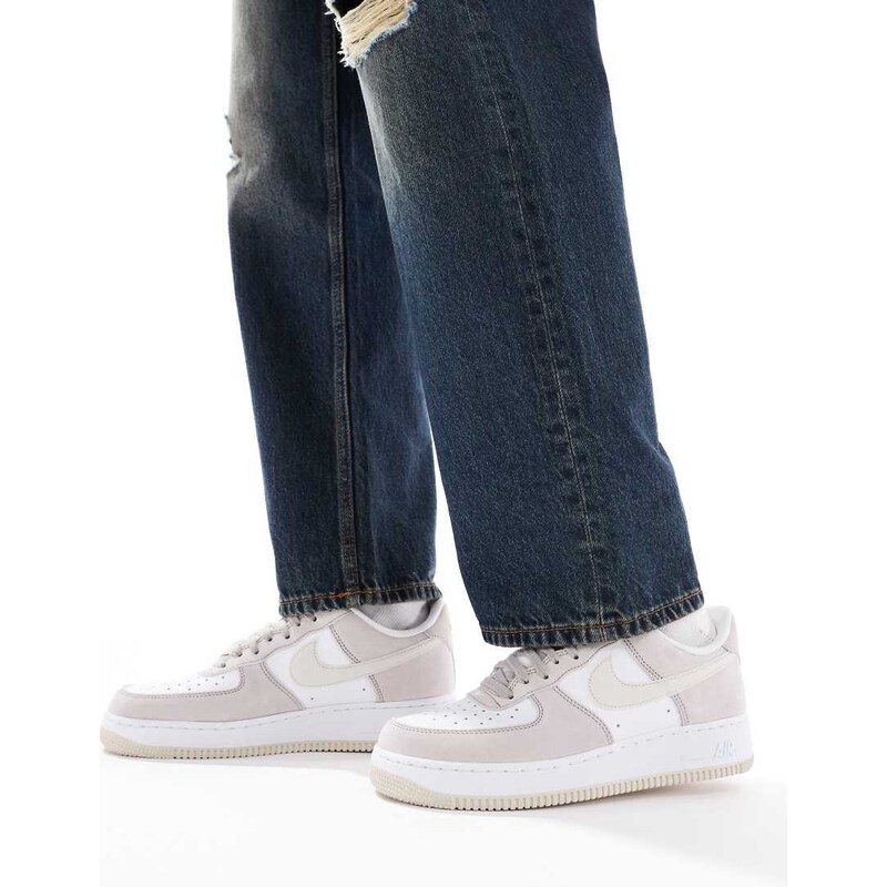 Nike Air Force 1 07 trainers in white and cream-Grey