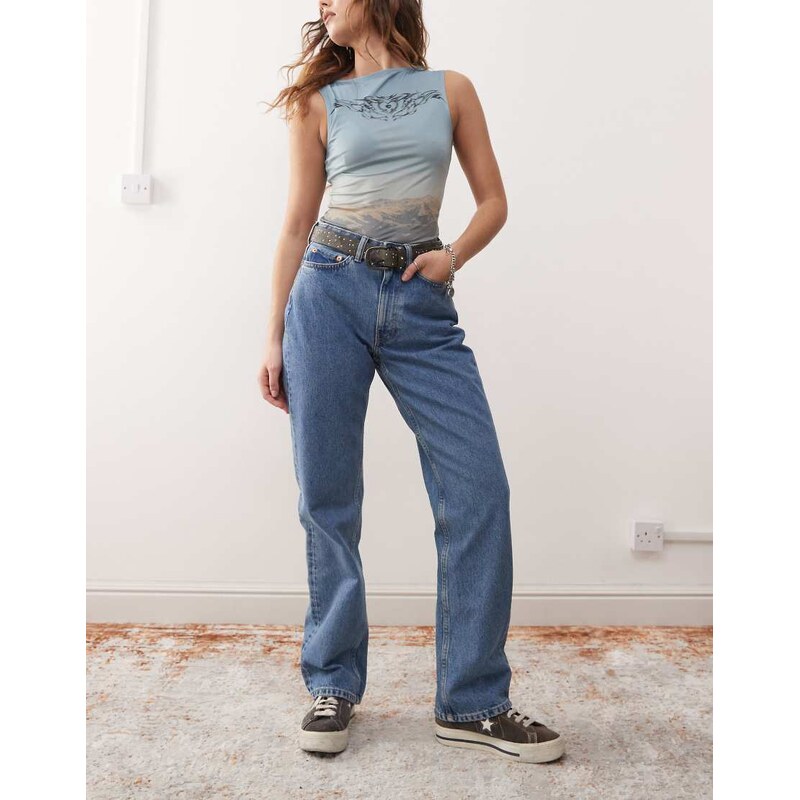 Weekday Resolute high waist straight leg jeans in 90s blue 104194135