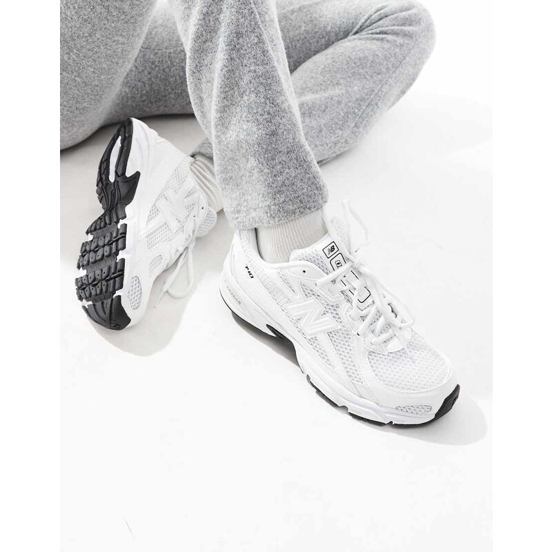 New Balance 740 trainers in white