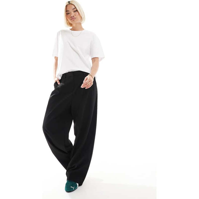Vero Moda wide leg pleated tailored trouser in black 112243195