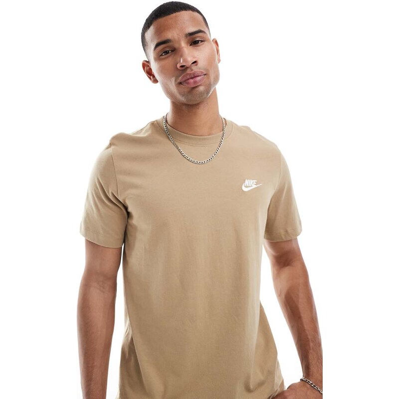 Nike Club t-shirt in beige-Neutral