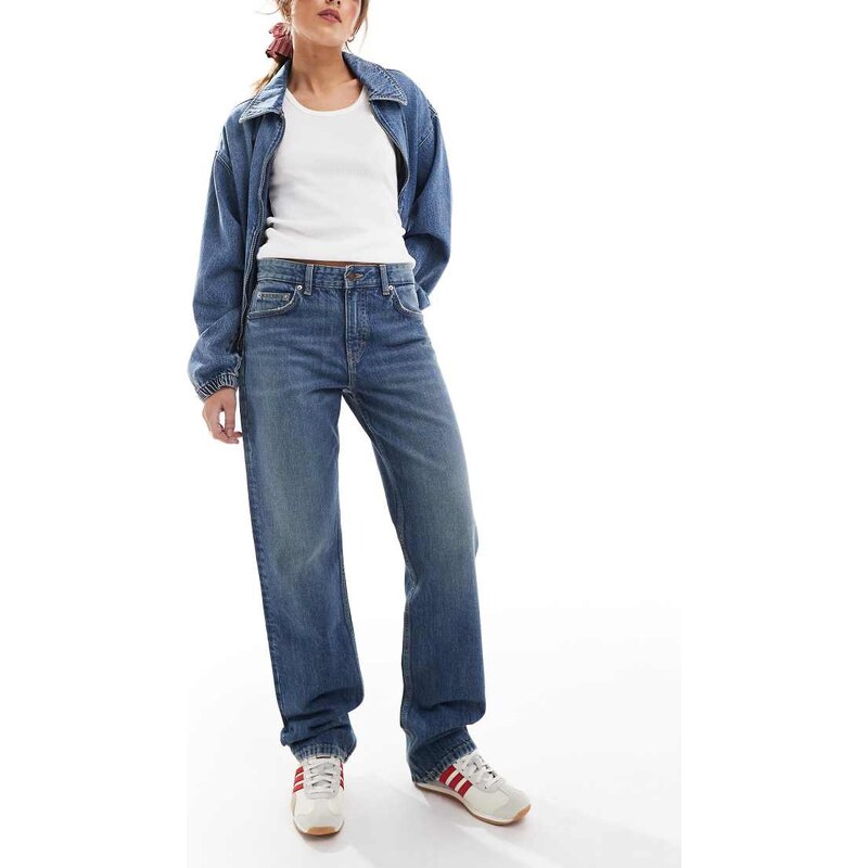 Pull&Bear mid waist straight leg jeans in medium blue