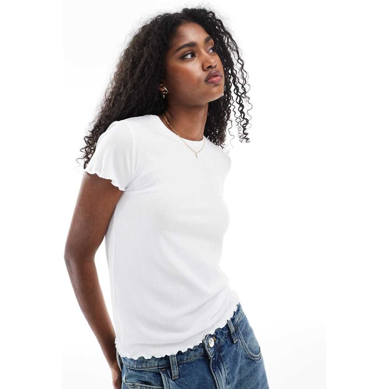 Pieces lettuce edge t-shirt in white