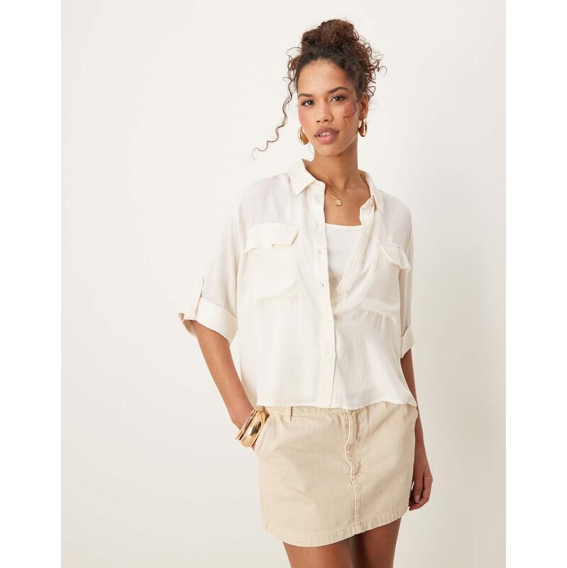 AWARE utility shirt with pockets in cream-White