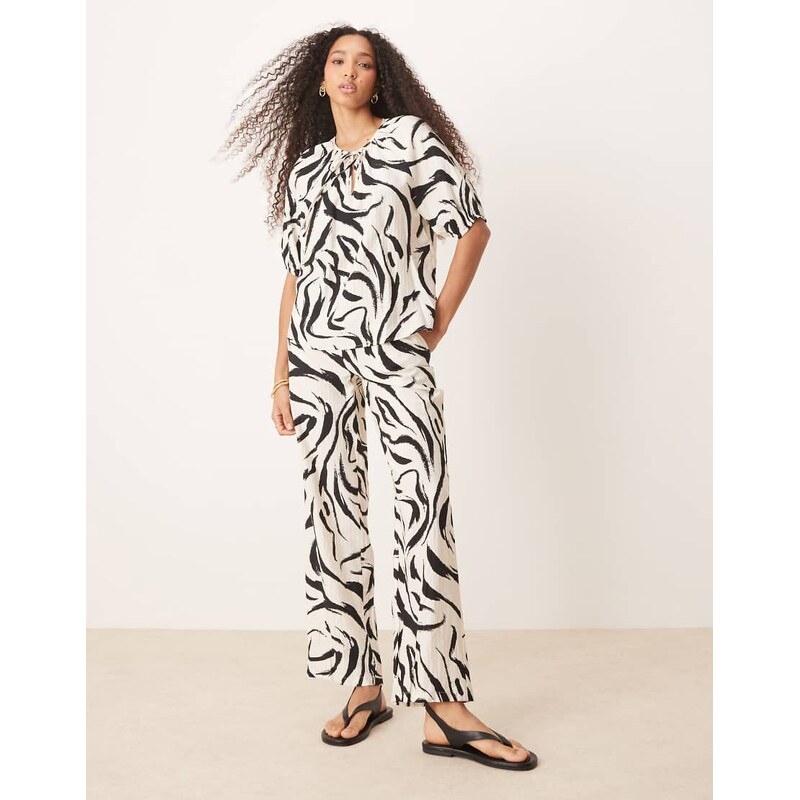 Vila wide leg trouser co-ord in monochrome print-Multi