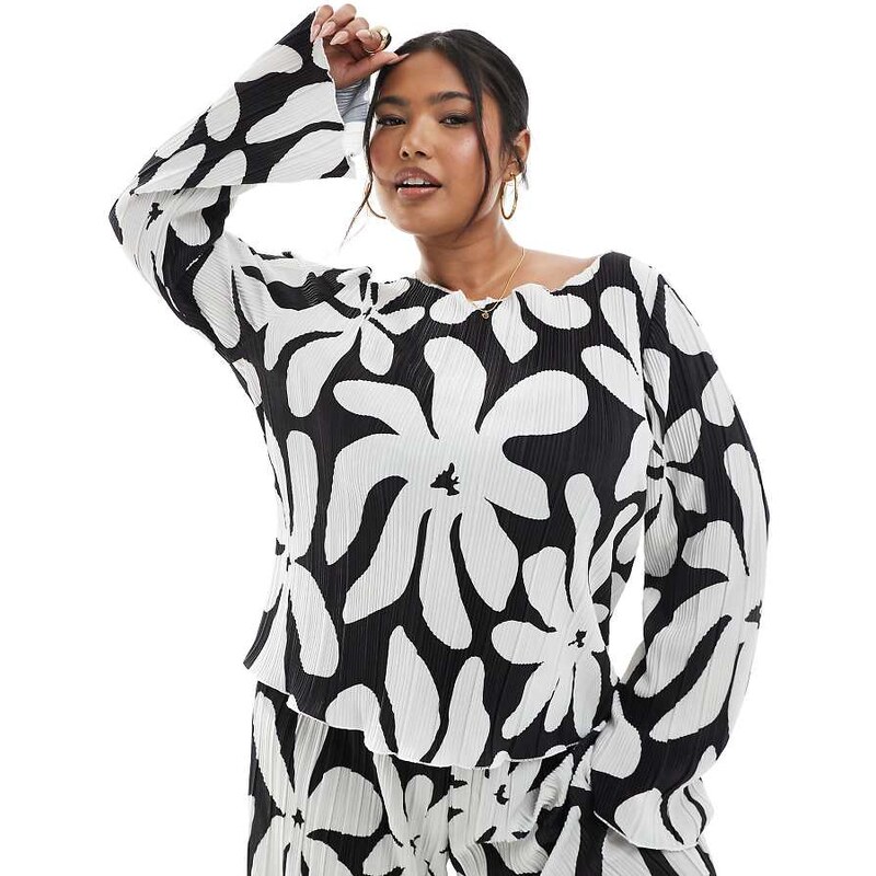 Vero Moda Curve long sleeve boatneck plisse top in monochrome floral 115554732