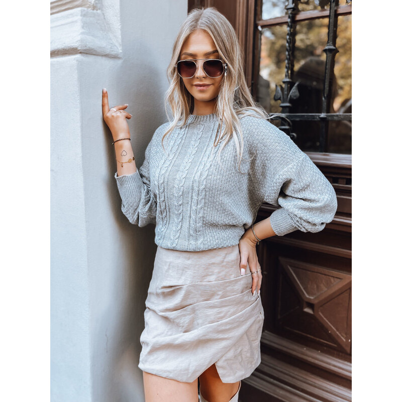 BASIC Světle šedý oversize svetr s copánkovým vzorem CAMELLIA