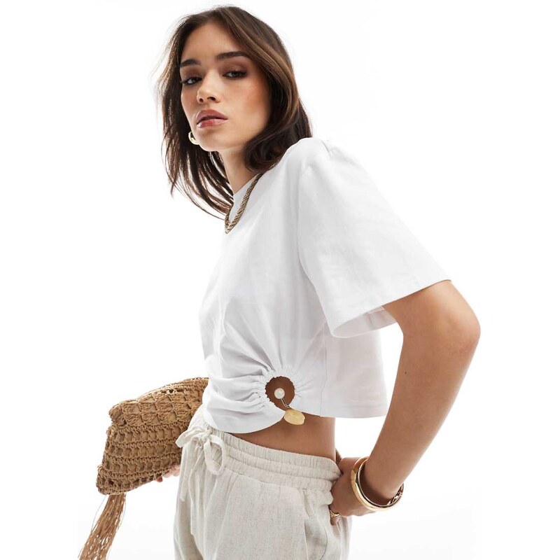 4th & Reckless beaded ring detail cropped t-shirt in white 105226342