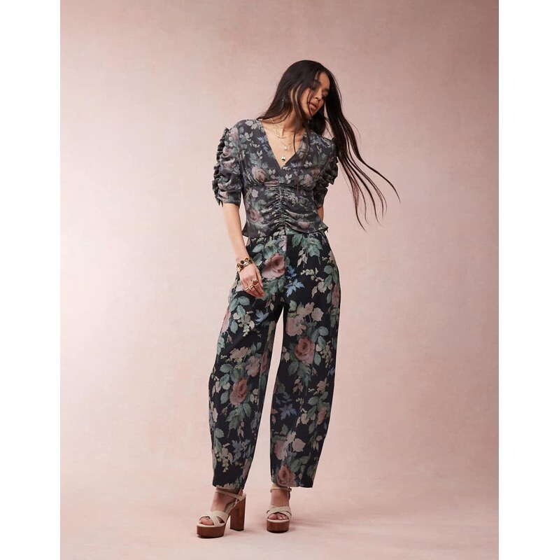 ASOS DESIGN v neck tea blouse in in floral print-Multi 104713458