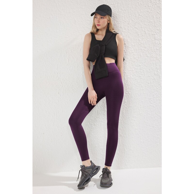 Trendyol Plum push-up představoval pletené sportovní legíny po celé 107049536