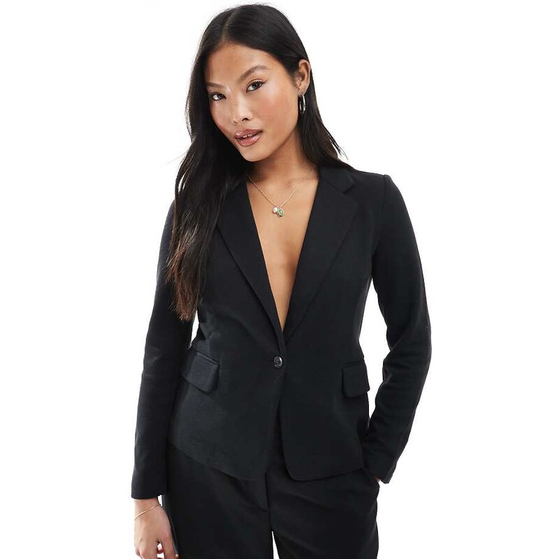 Vero Moda Petite fitted jersey blazer in black 104805644