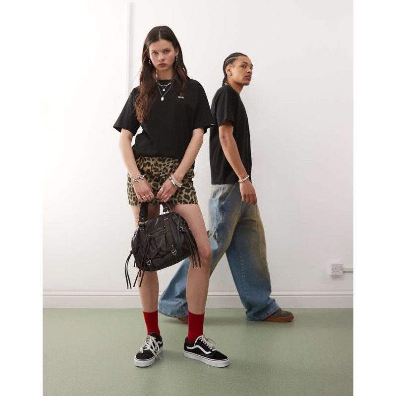 Vans left chest logo oversized fit t-shirt in black 104823421