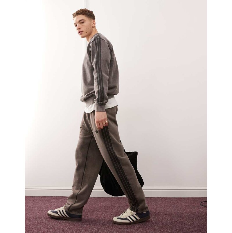 adidas Originals Premium Essentials trousers in grey-Black