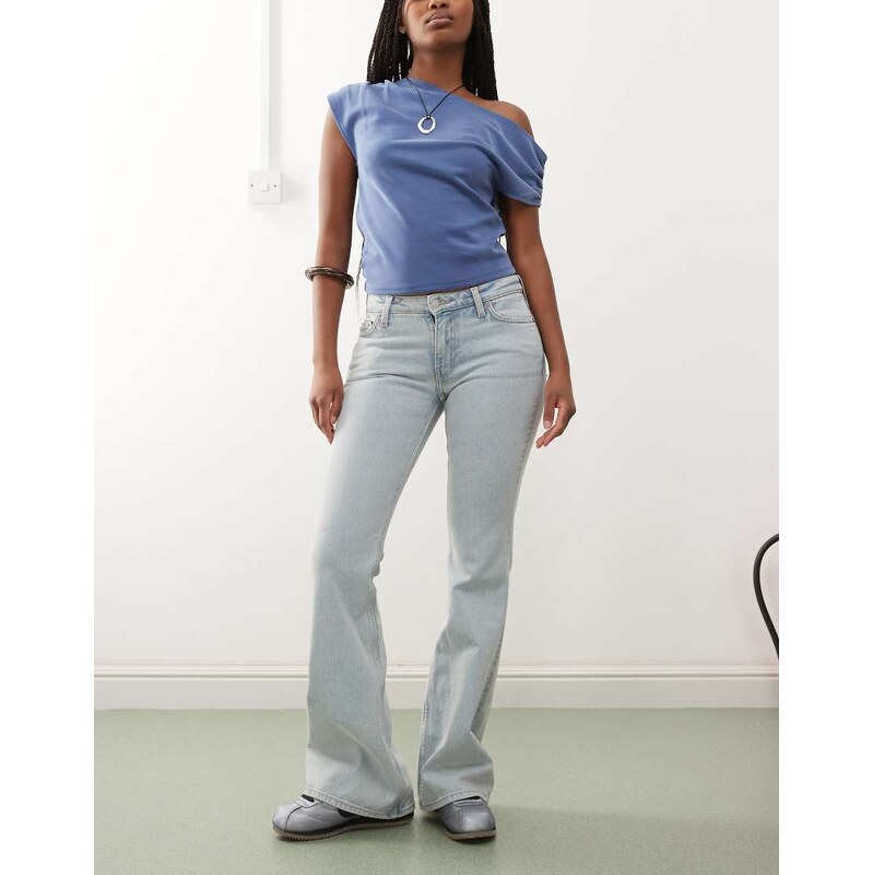 Weekday Flame low waist flared jeans in light blue 105120163