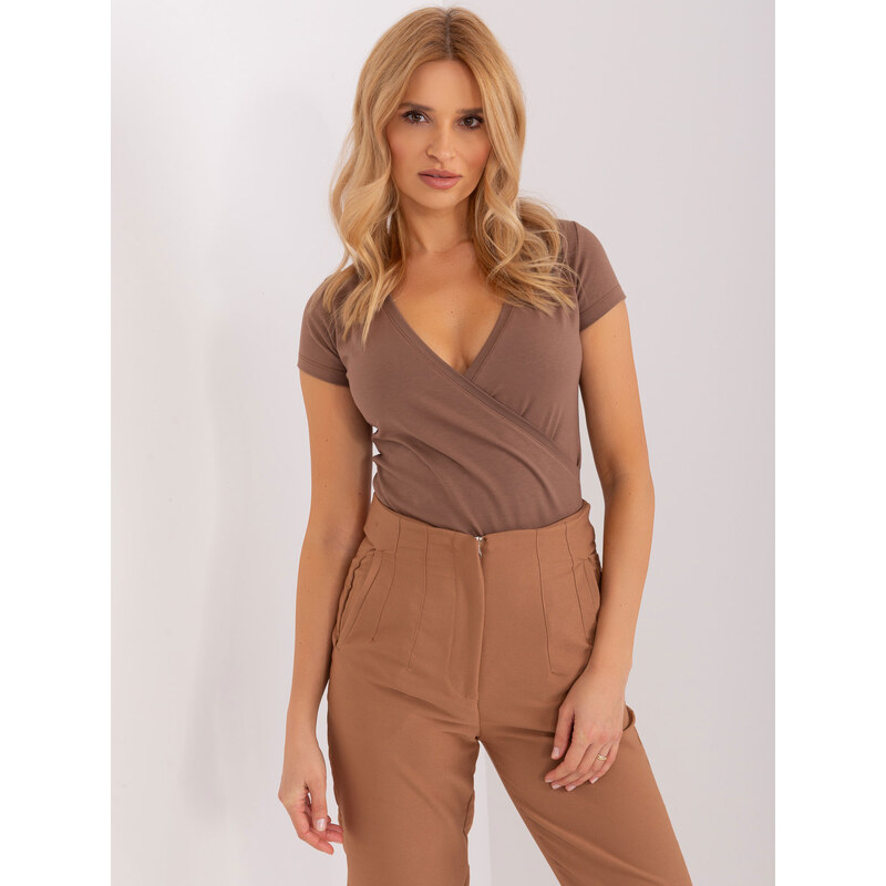 RUE PARIS Hnědé tričko s výstřihem -brown Hnědá 88742590