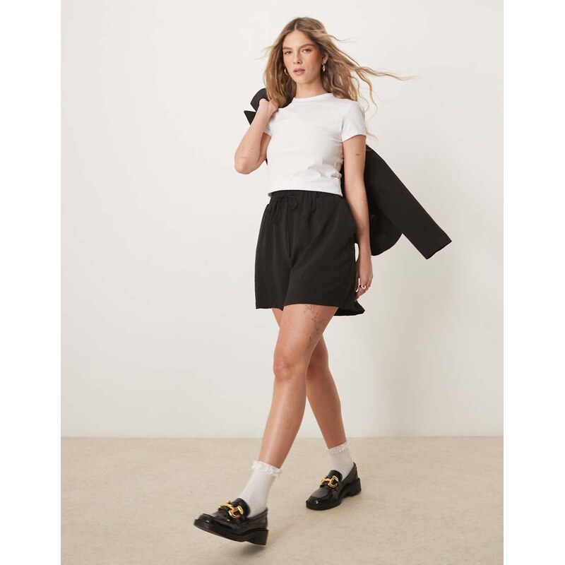Vila loose fit tie waist shorts in black 112289058