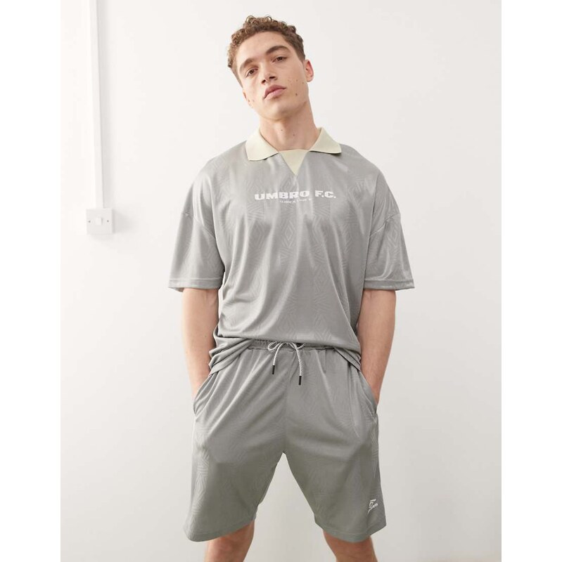 Umbro football shirt jersey t-shirt in silver