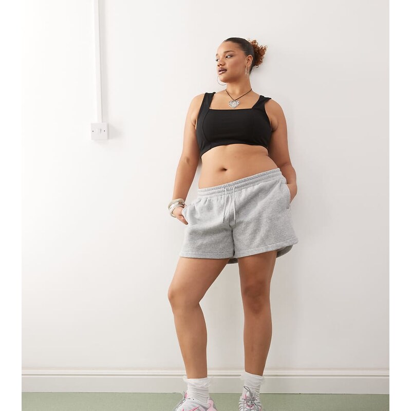 Noisy May Curve elasticated waist shorts in light grey 105506047