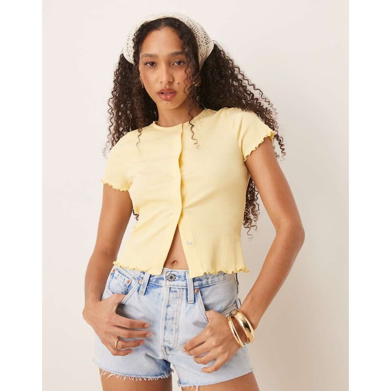 Vila short sleeve lettuce edge t-shirt with popper front in pale 109720913