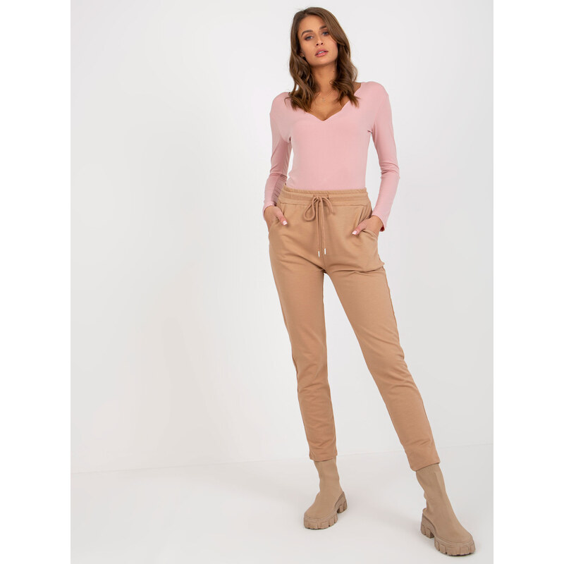 RELEVANCE Béžové tepláky s kapsami RV-DR-8369.89P-beige