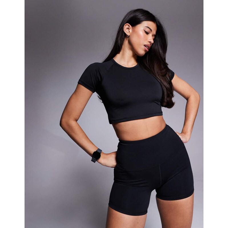 4505 scoop neck cropped performance baby t-shirt in black 111288970