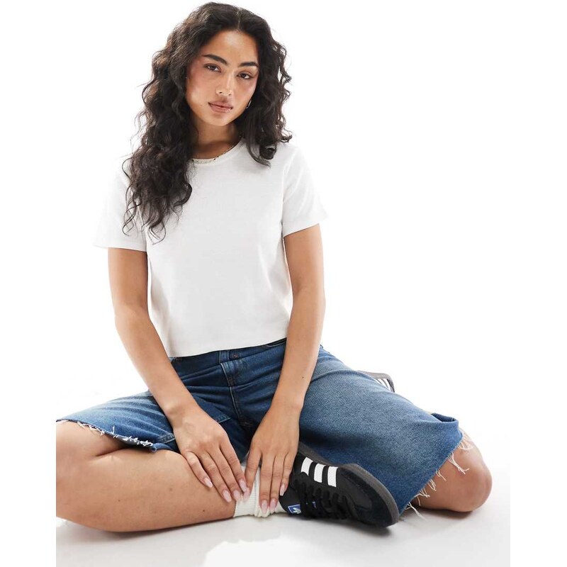 Monki shrunken tee in white 106793022