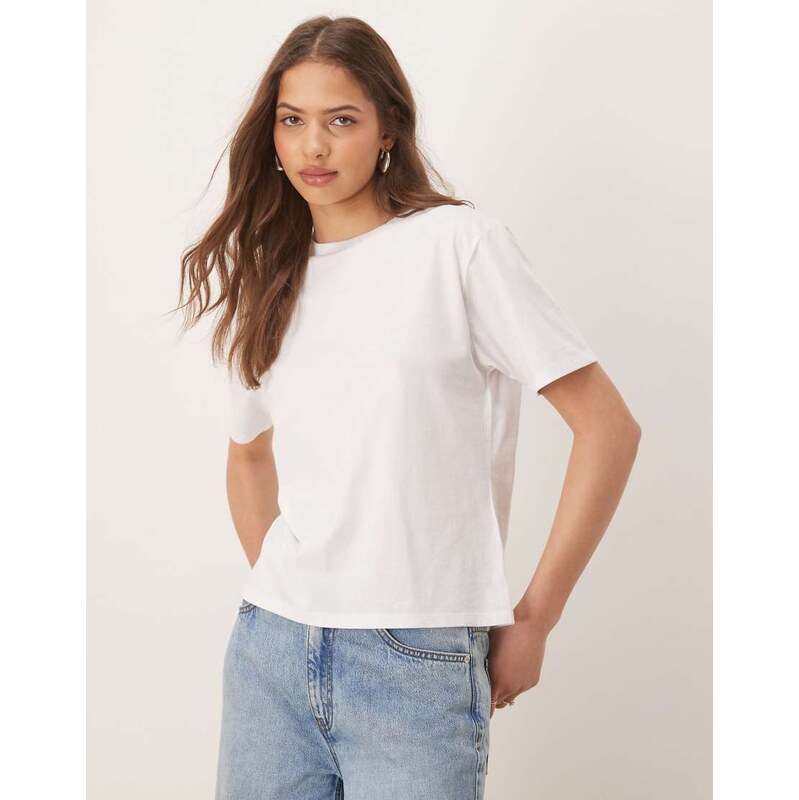 Abercrombie & Fitch cropped t-shirt in white 105686732