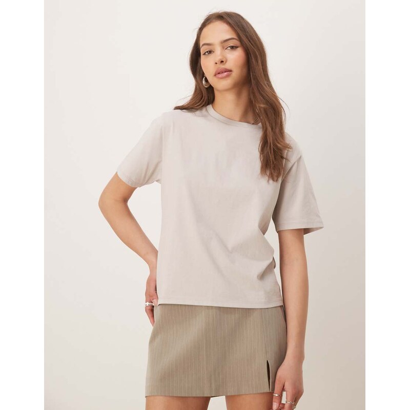 Abercrombie & Fitch cropped t-shirt in beige-Neutral 105691165