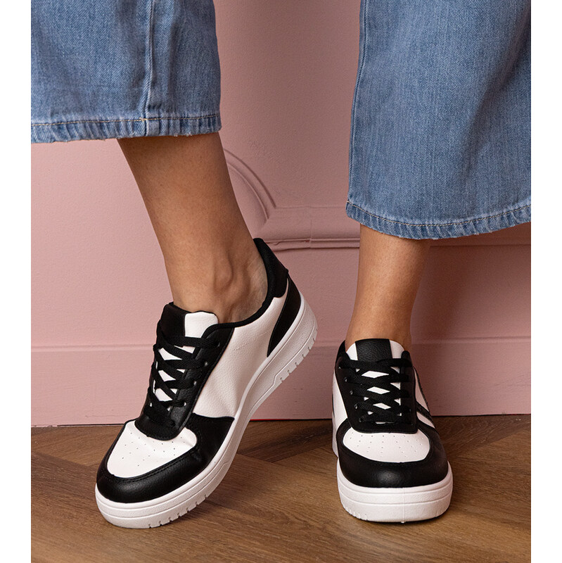Gemre Black sneakers decorated with glitter Blona