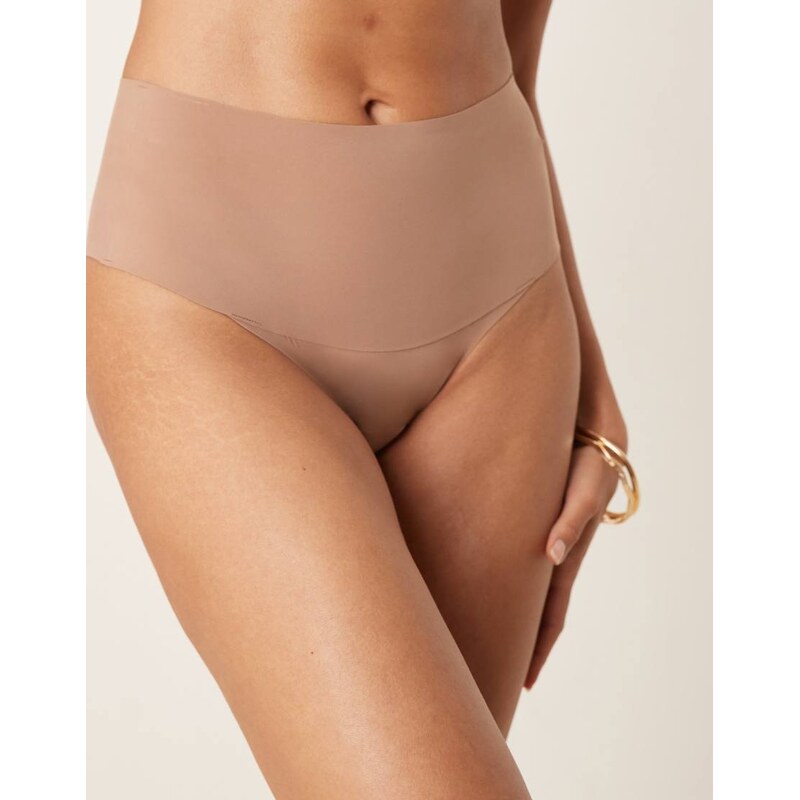 SPANXsupersmooth Undietectable tanga brief in cafe au lait-Neutral 106781500