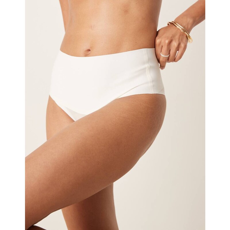 SPANXsupersmooth Undietectable tanga brief in powder-Neutral 105908129