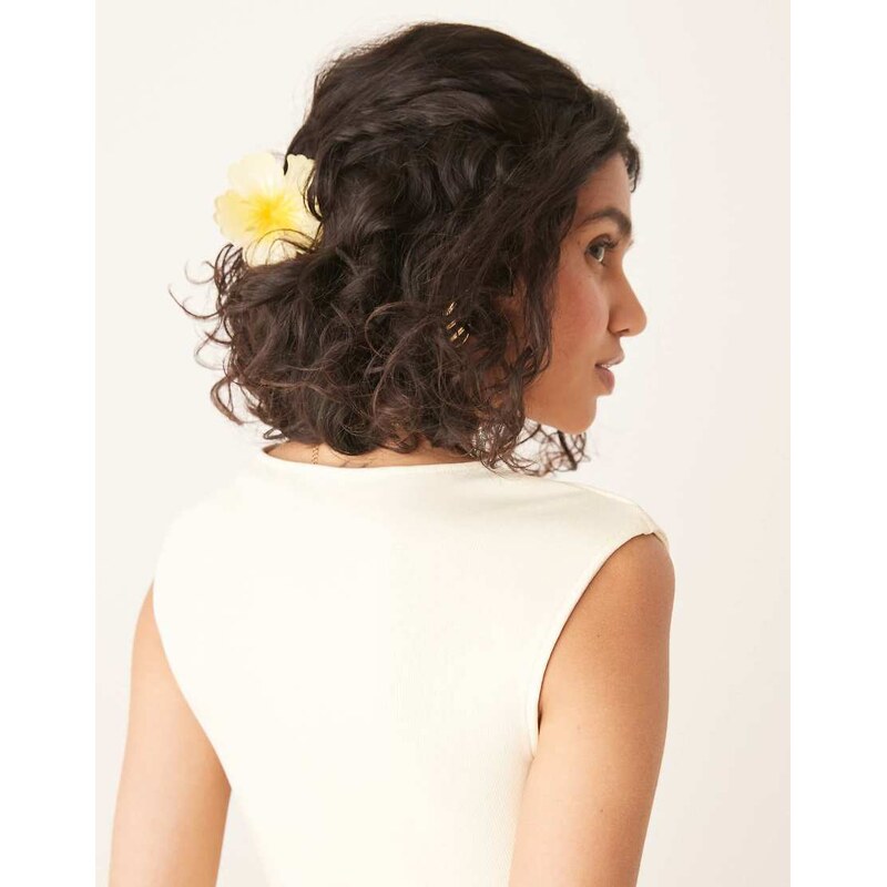 ASOS DESIGN flower hair claw in ombre yellow-White 105838790