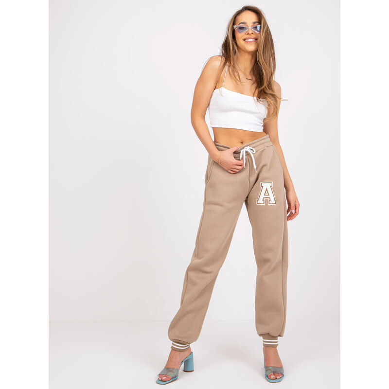BASIC Tmavě béžové tepláky s písmenem A -dark beige Béžová 85874089