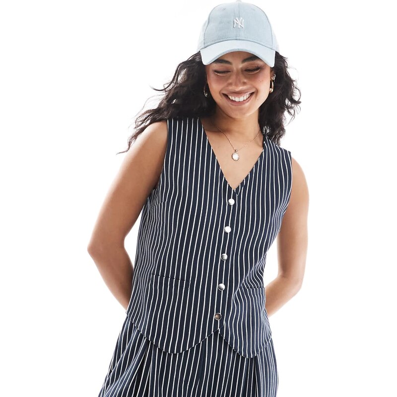 ASOS DESIGN waistcoat in stripe-Multi 105876808