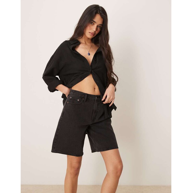 Abercrombie & Fitch classic mid rise bermuda shorts in black 105996982