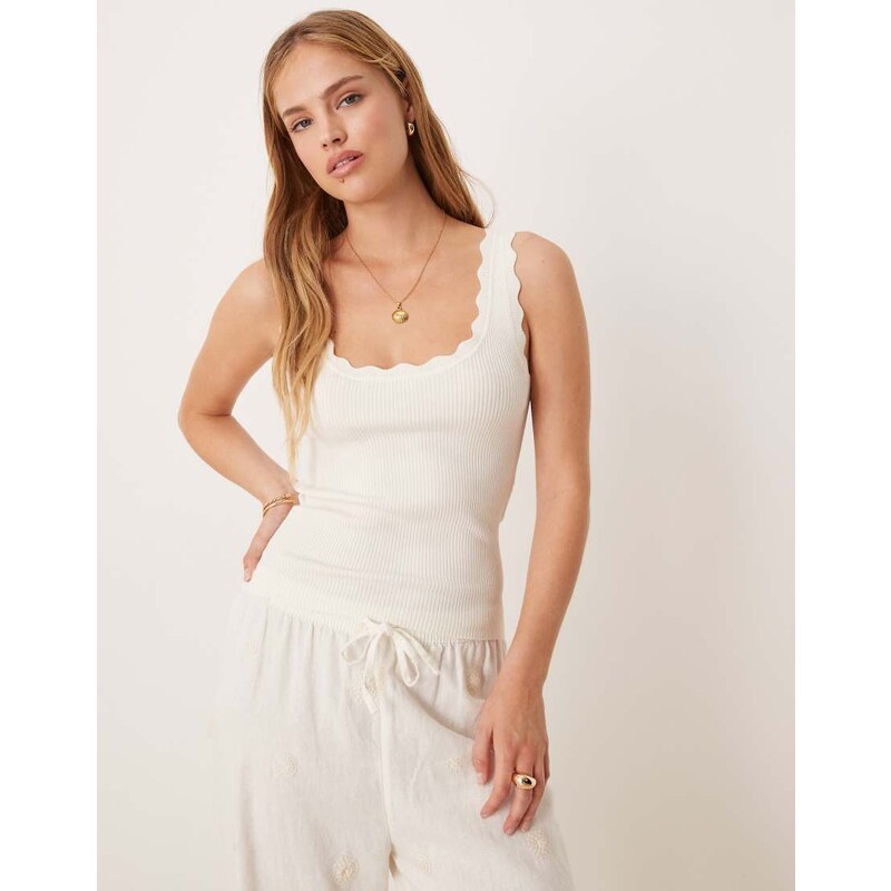 JDY scallop edge knitted vest in white 105943395