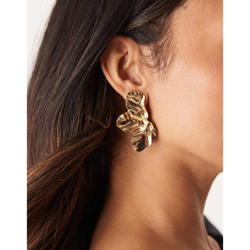 DesignB London flower stud earrings in gold