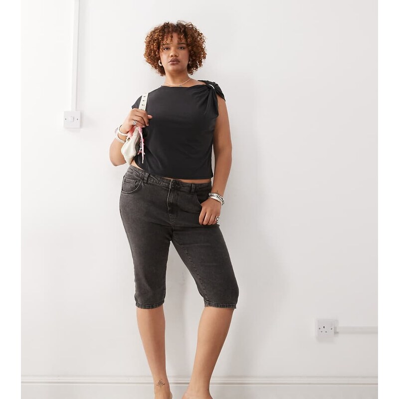 Noisy May Curve denim capri in washed black 106063265