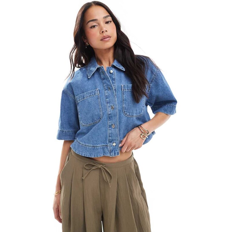ONLY boxy cropped denim shirt in mid wash blue 106101842