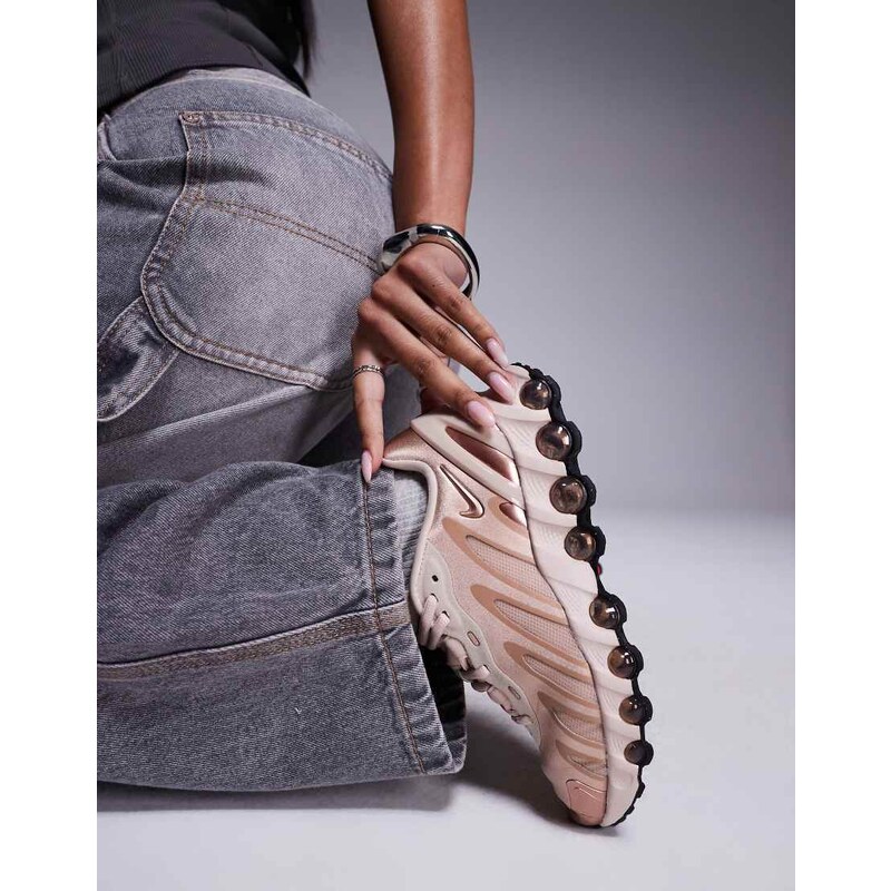 Nike Air Max DN8 trainers in beige-Brown 106143459