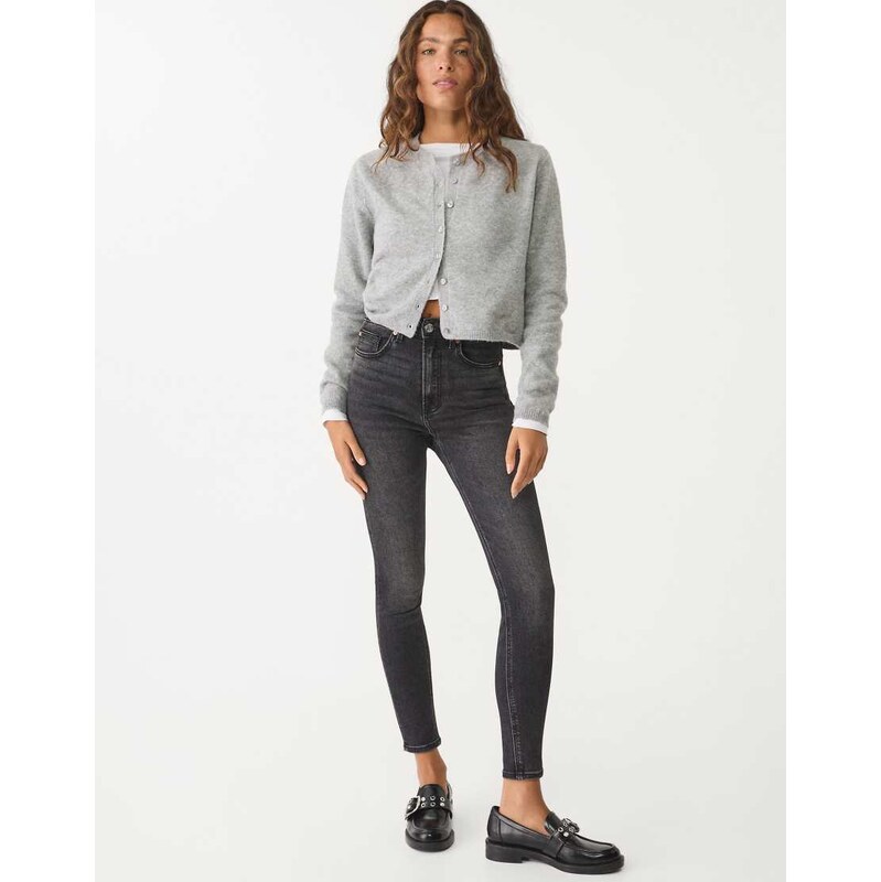 Stradivarius D09 skinny super high-waist jeans in washed black-Grey 107737875