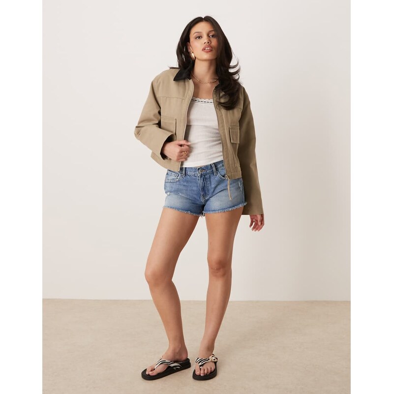 Gina Tricot raw hem distressed look denim shorts in midwash blue 106143590