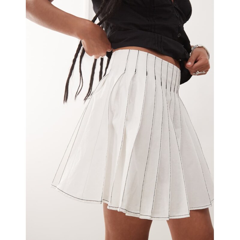 Amy Lynn Ziggy contrast pleated mini skirt in white 106148083